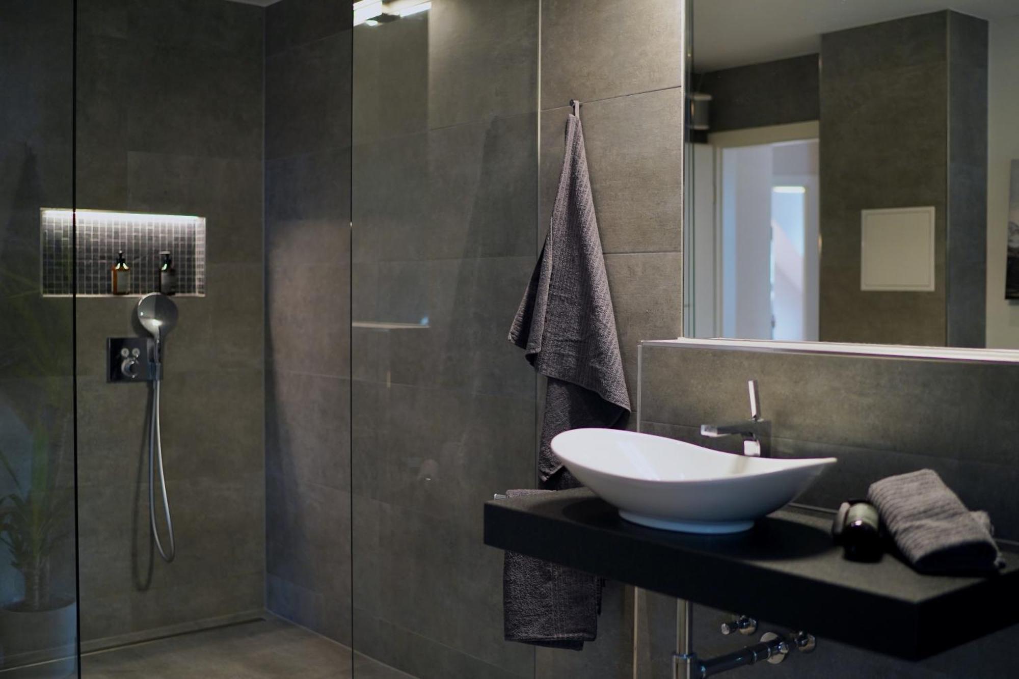 Edler Wohnraum Noble Stadtoase Mit Boxspringbett, Kaffeevollautomat & Parkplatz Цвікау Екстер'єр фото