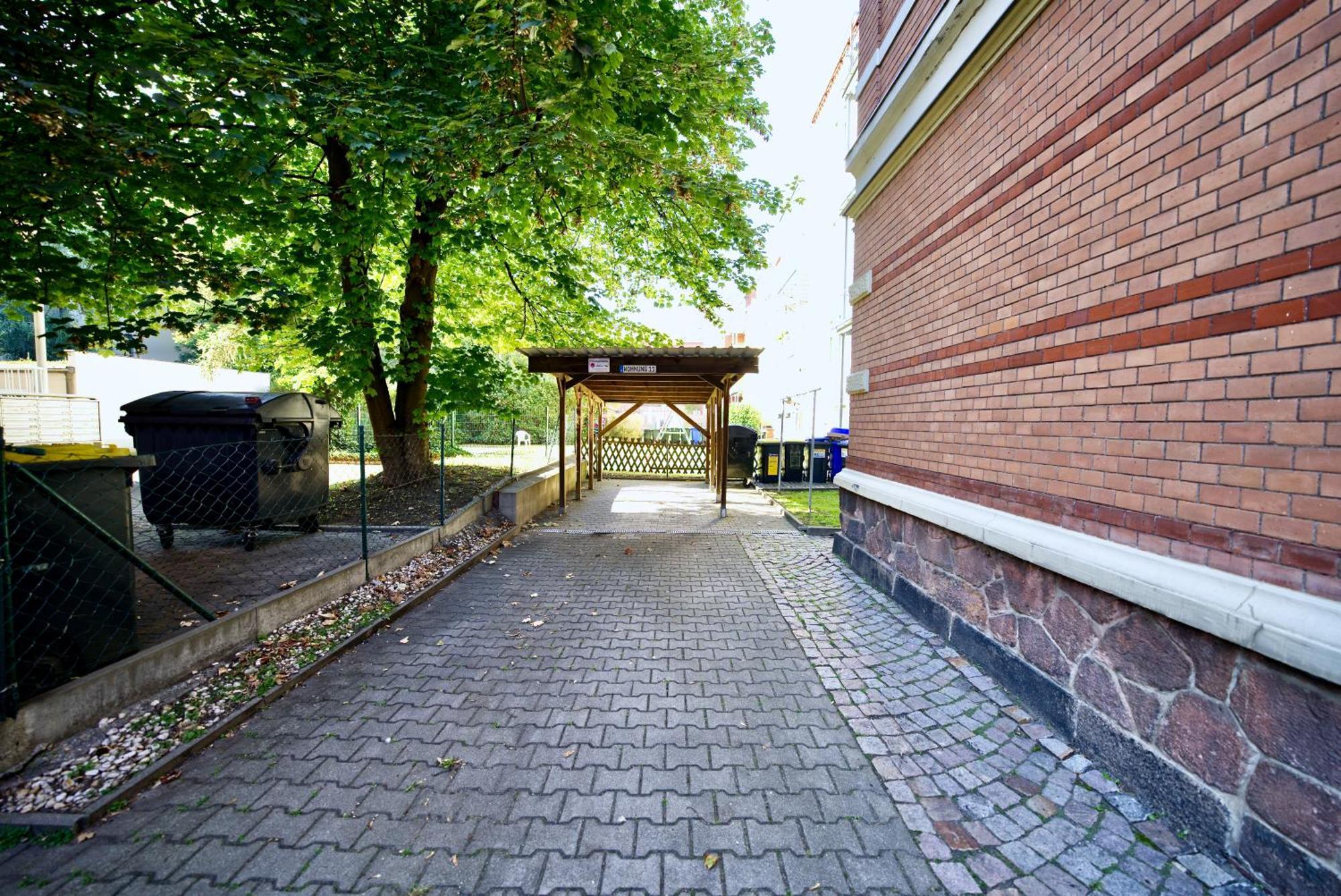 Edler Wohnraum Noble Stadtoase Mit Boxspringbett, Kaffeevollautomat & Parkplatz Цвікау Екстер'єр фото